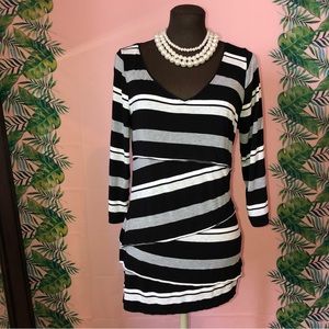 White House Black Market Black, Gray, & White Layered Tunic Top Or Dress